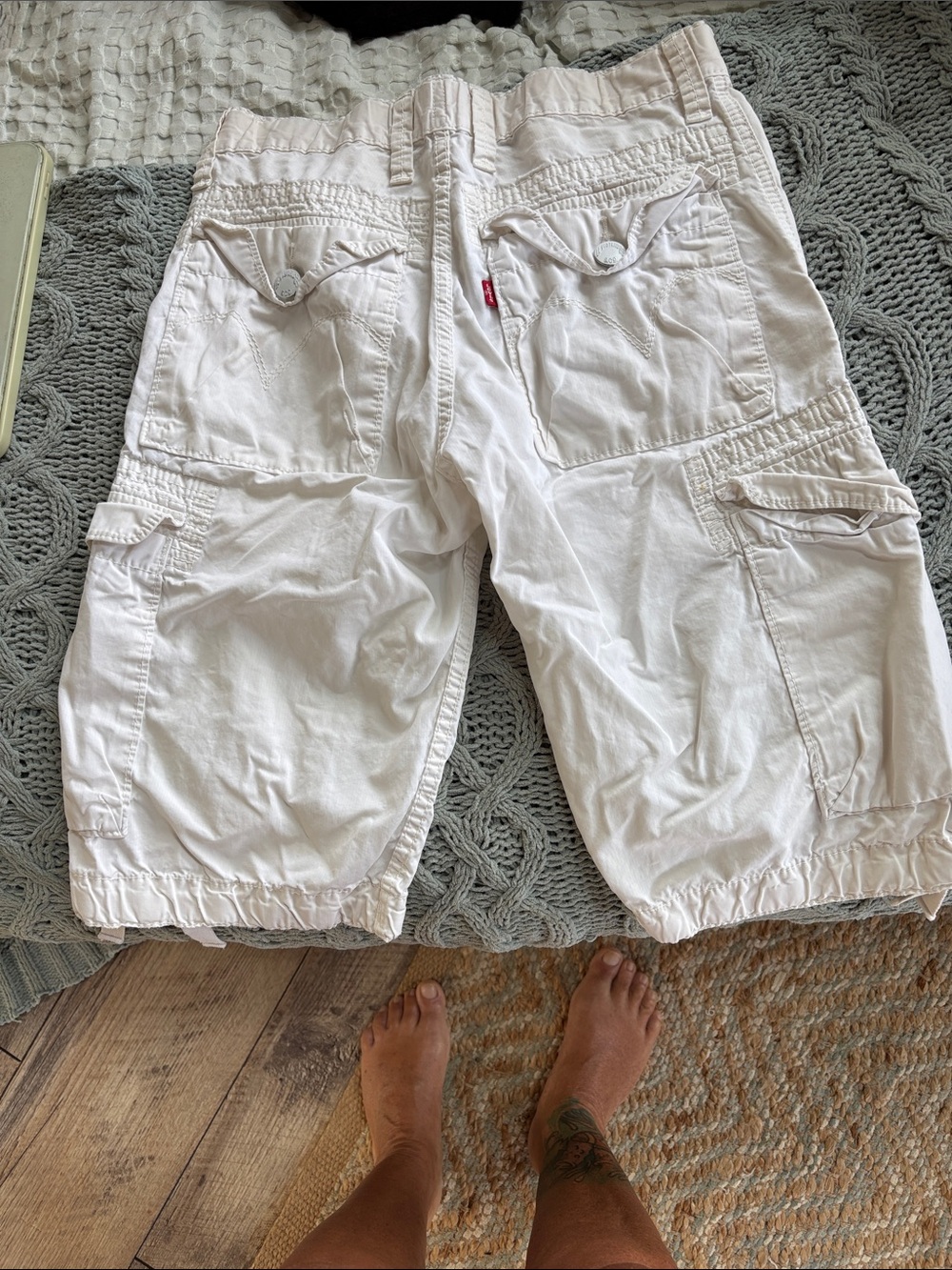 Levi's Men's White Battalion Cargo Shorts - Size 29 - Picture 2 of 4